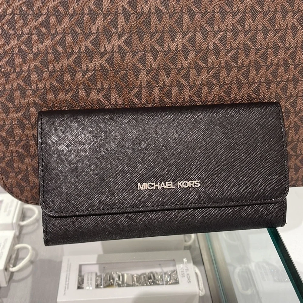 MICHAEL KORS JET SET TRAVEL LARGE TRIFOLD WALLET BLACK COLOR